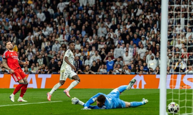 伯纳乌之夜：居莱尔惊世世界波＋皇家马德里4-1大胜，主帅为青训喝彩