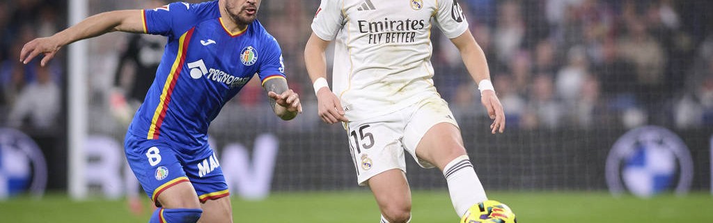 西甲-小熊失单刀两队补时各一人染红 皇马0-1遭两连败