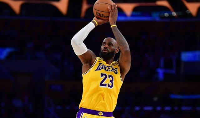 詹姆斯20+7+10肯纳德10分 湖人擒勇士3连胜