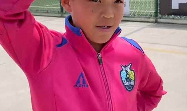 16岁刘凯源踢爆西甲U19后卫，背后是家庭全力支持